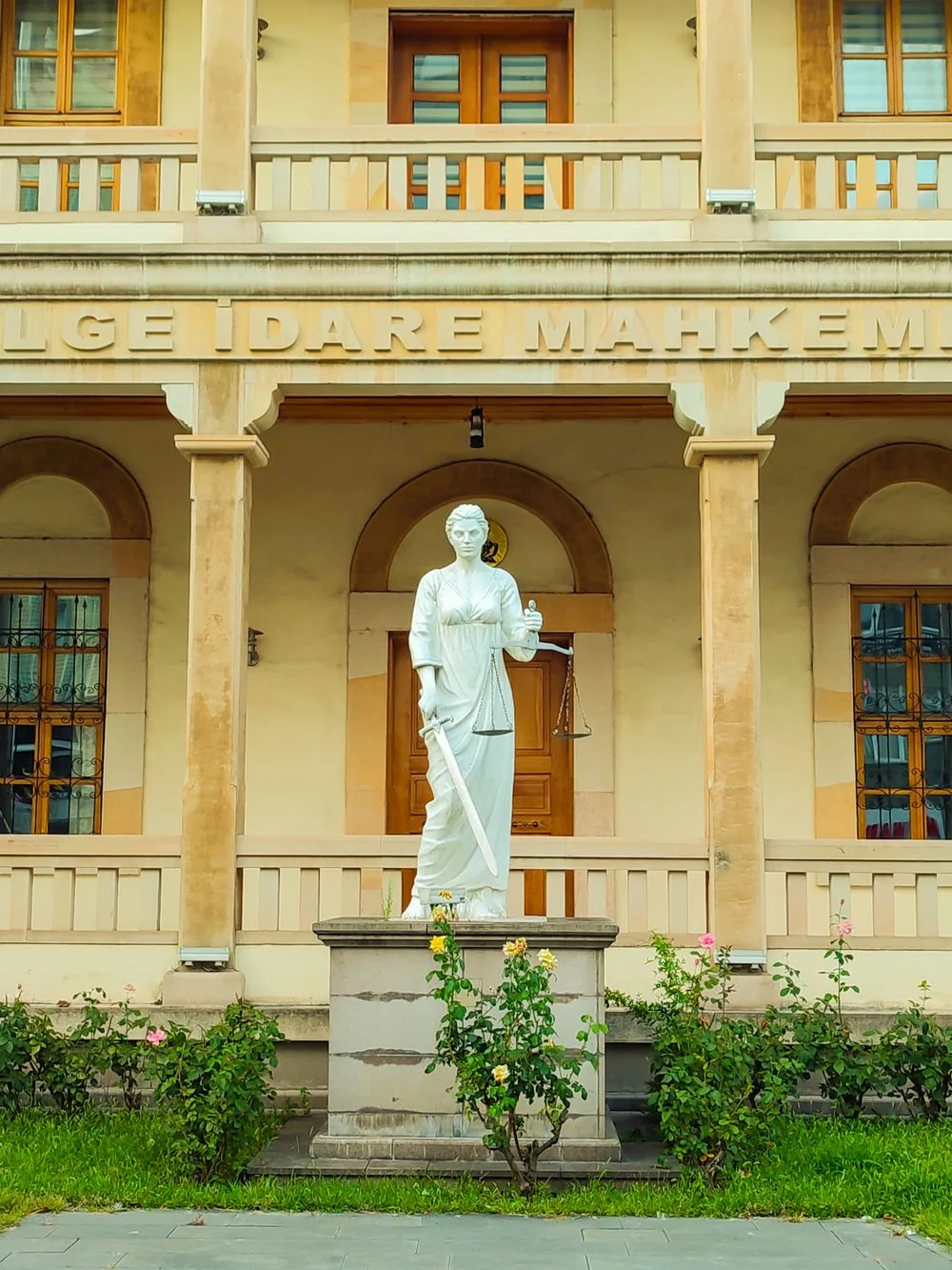 A statue of Lady Justice at a courthouse entrance